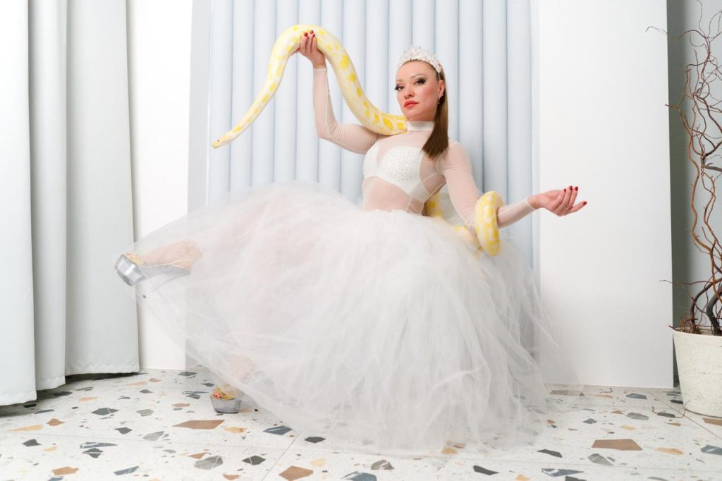 шоу с питоном шоу с питоном